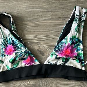 Rip curl bathing suit top size medium